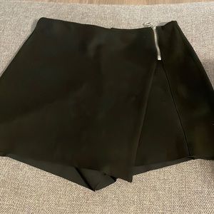 GENTLY WORN ZARA SKORT SIZE M